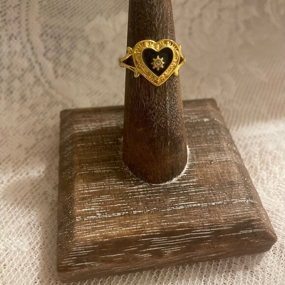 Vintage-Style Black Enamel Heart Ring with Star Crystal Size 6 - Picture 3 of 3